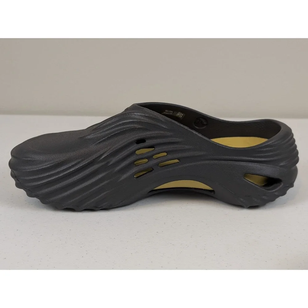 Crocs Echo Wave Clogs Black Sand Comfort Shoe Unisex Adults Men's 8 / Women's 10